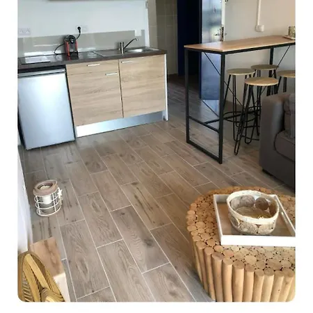Joli Face A La Mer Apartman *